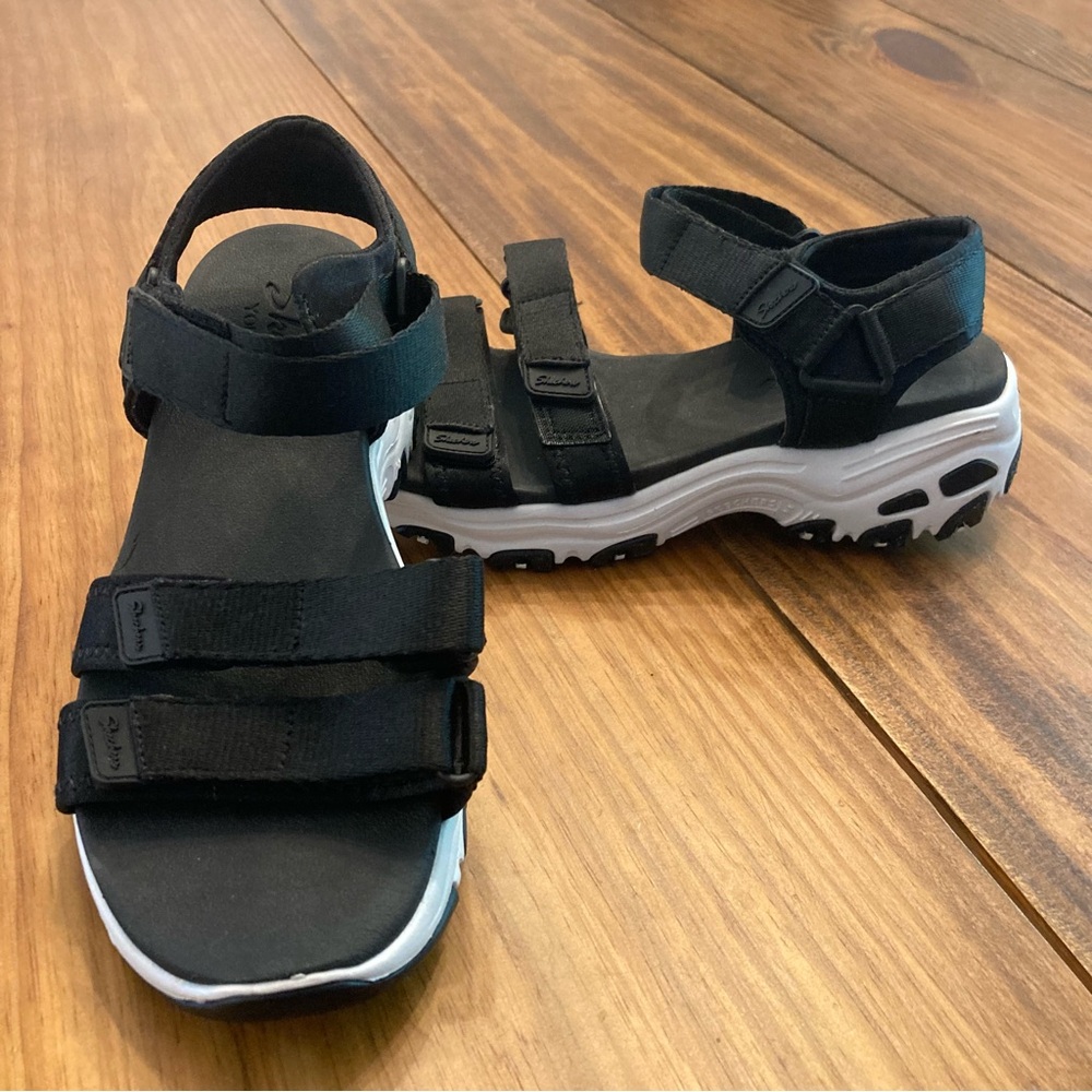 Skechers DLites Fresh Catch Yoga Foam Strappy Sandals